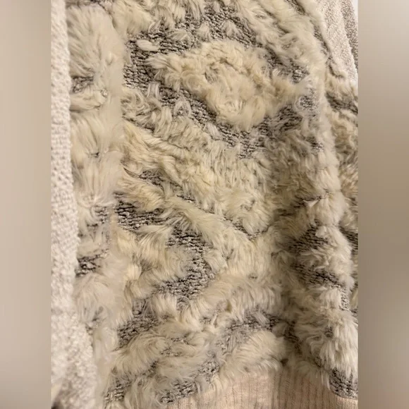 Amadi Anthropologie Women’s Sweater Large Textured Faux Fur Cream Neutral - Picture 4 of 8